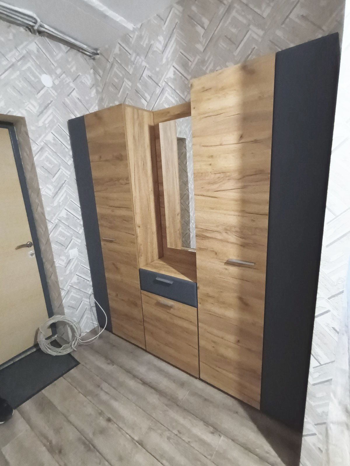 Прихожая Сафари шкаф ШК-001 (83) дуб крафт зол.